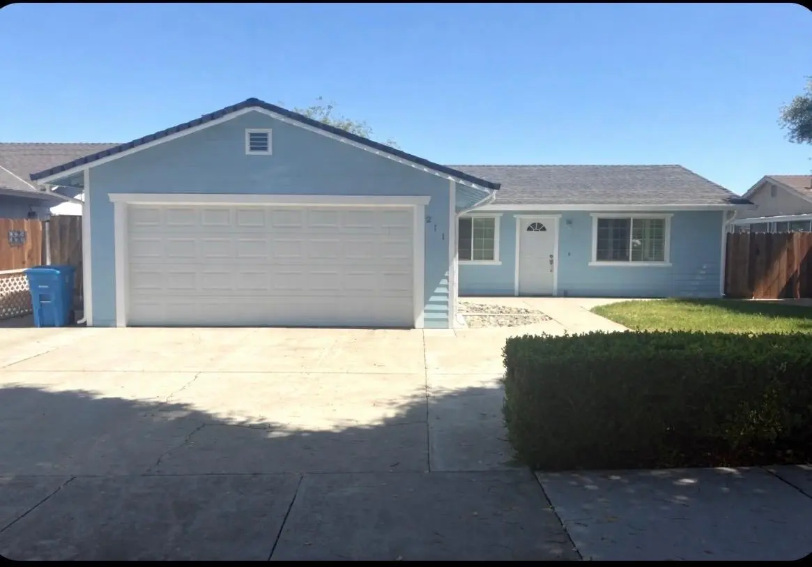 211 Carnoble, HOLLISTER