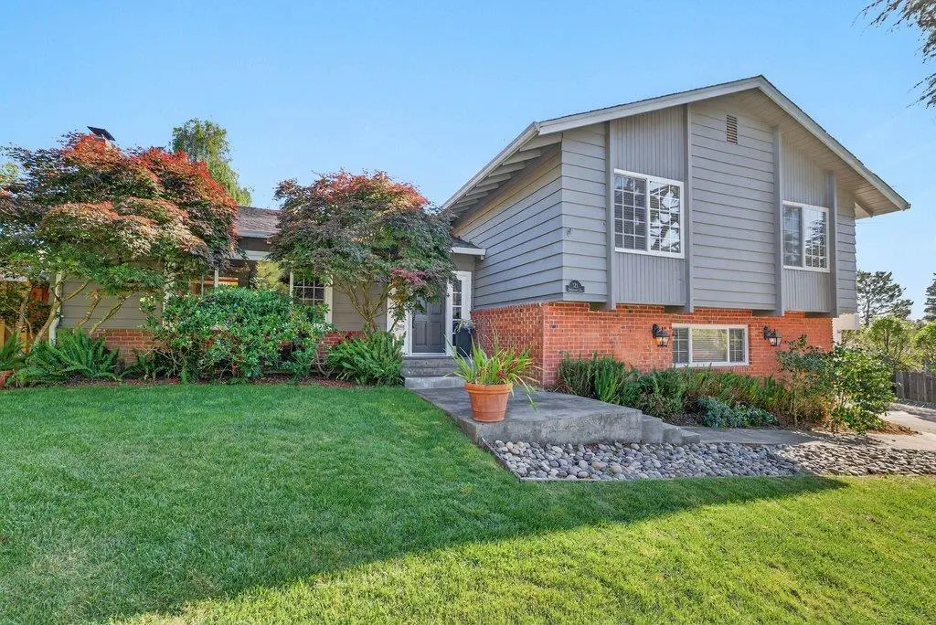 121 Greenbrier Dr, APTOS