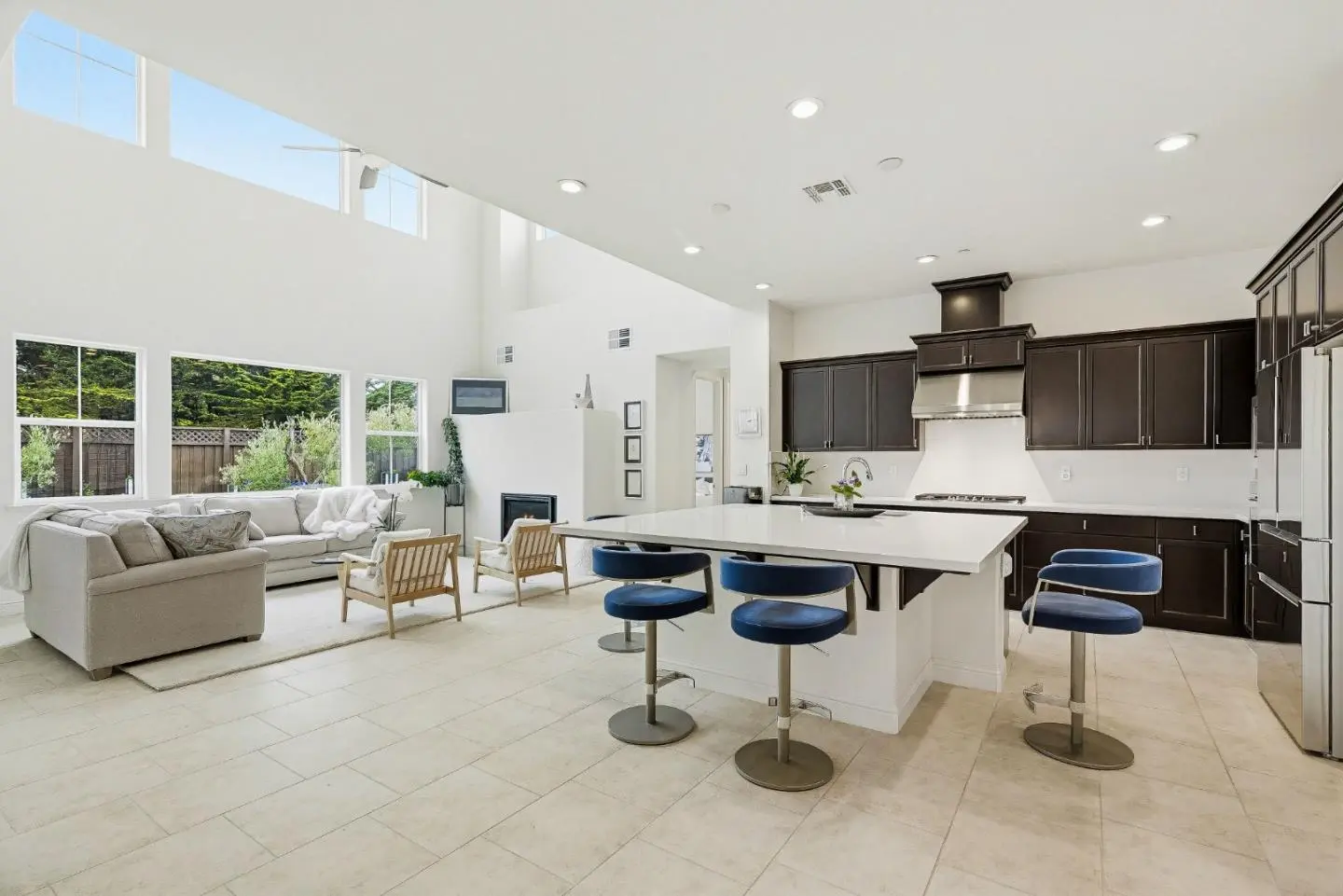 600 Bluffs Dr, MARINA