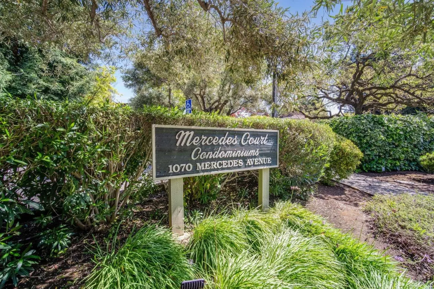 1070 Mercedes Ave 1, LOS ALTOS
