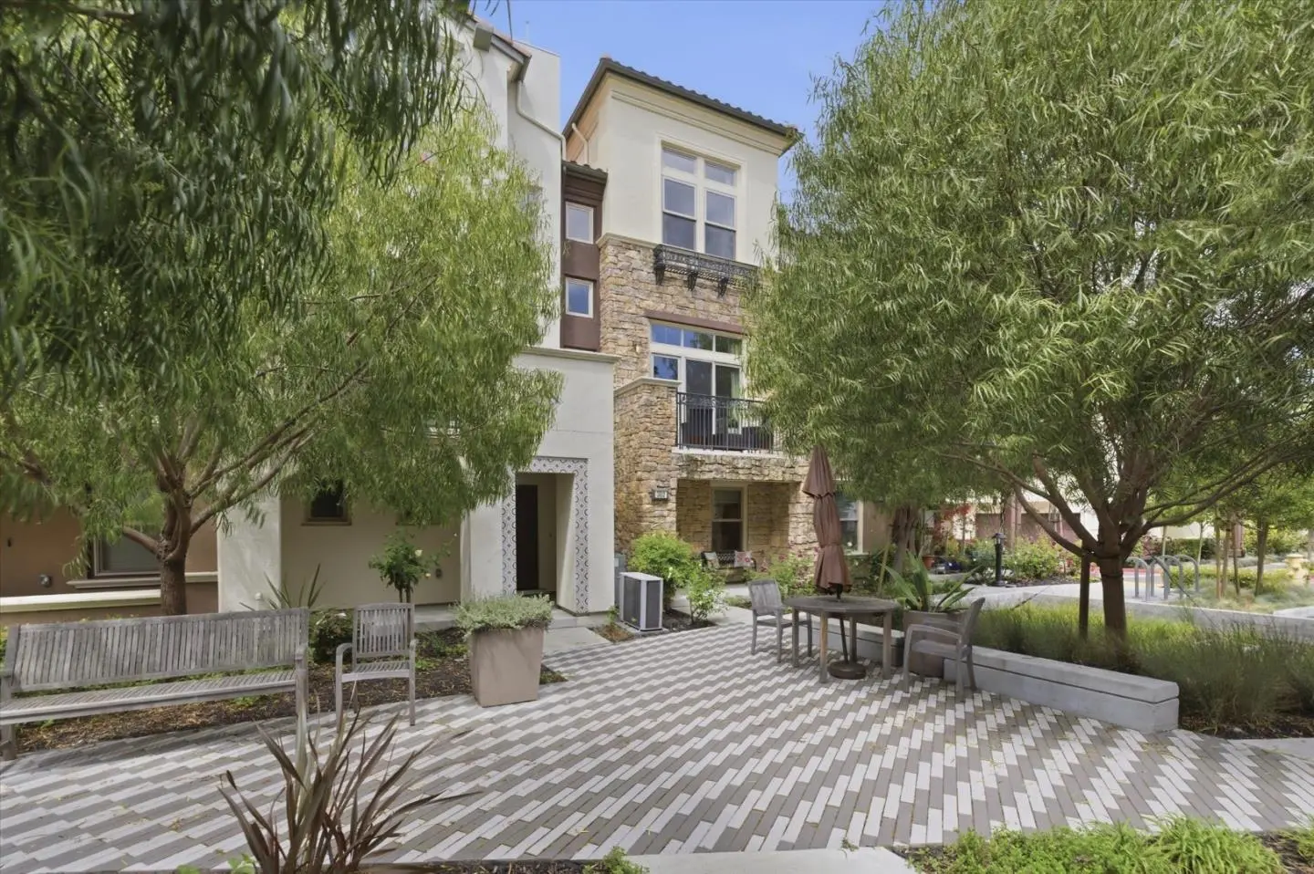 302 Cherokee Loop, MOUNTAIN VIEW