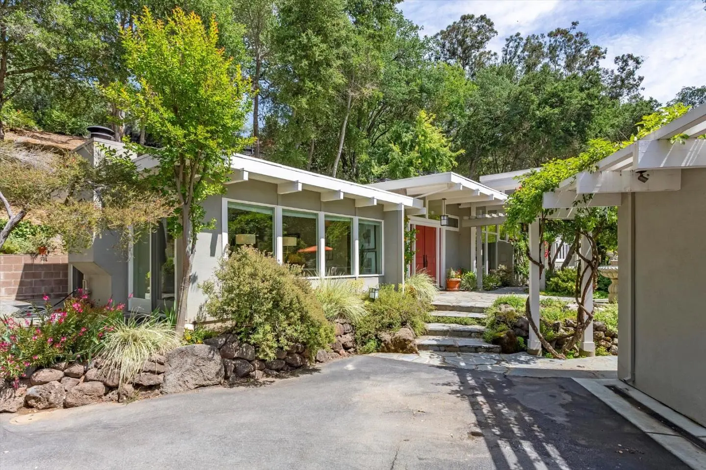 18570 Oak Dr, MONTE SERENO