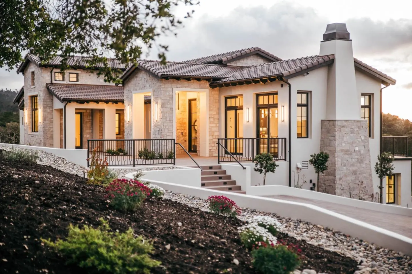 8210 Manjares, MONTEREY