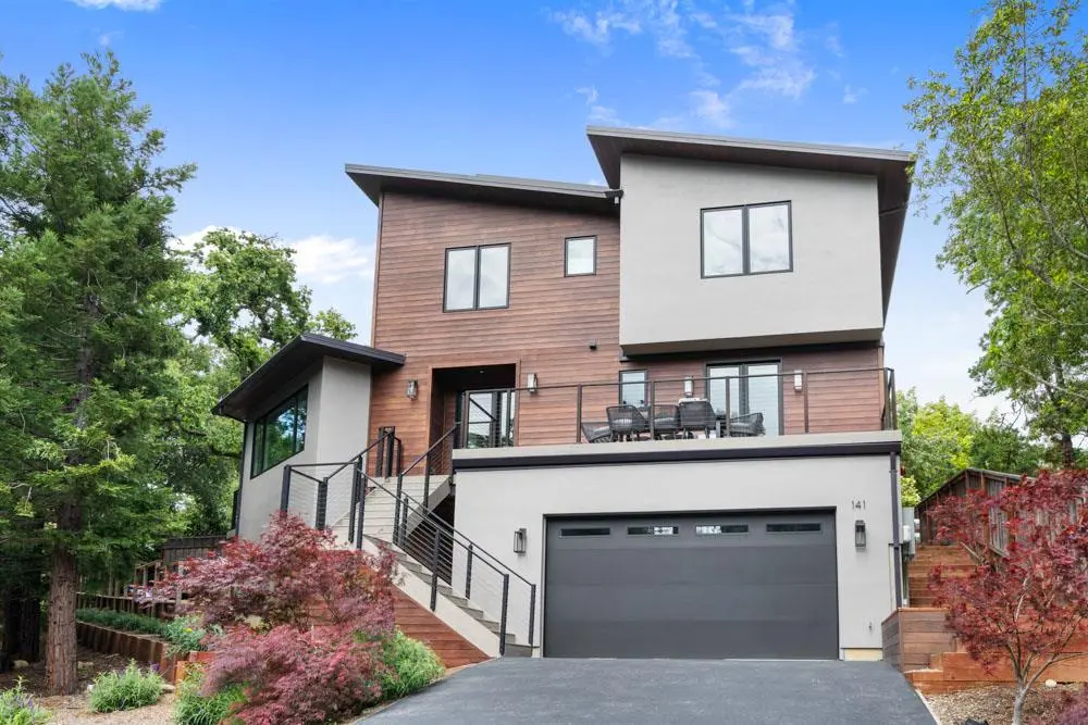 141 Lake Rd, Portola Valley