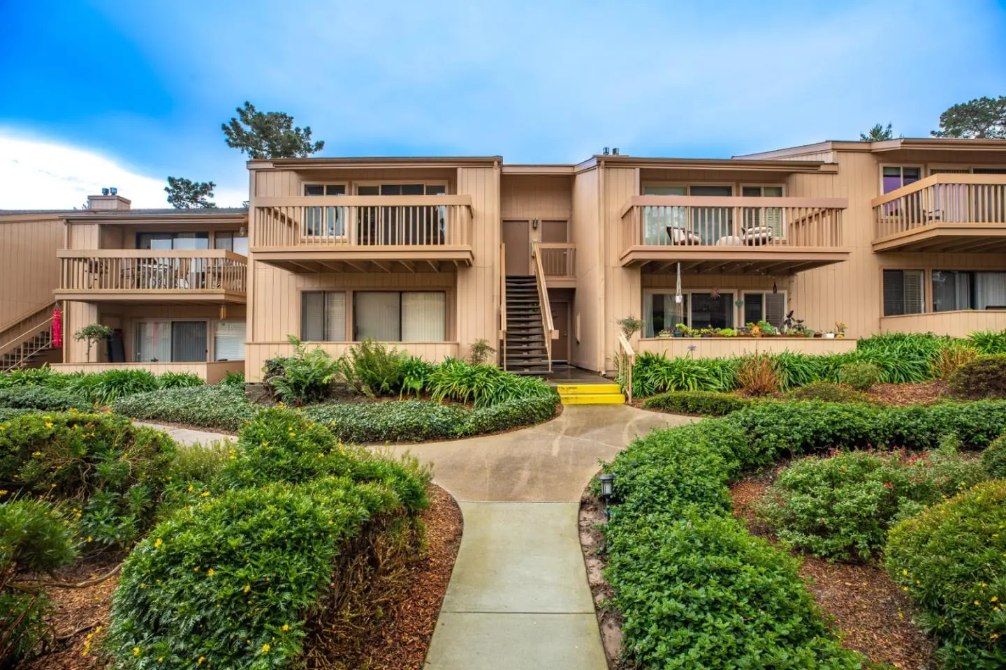 300 Glenwood Cir 258, MONTEREY