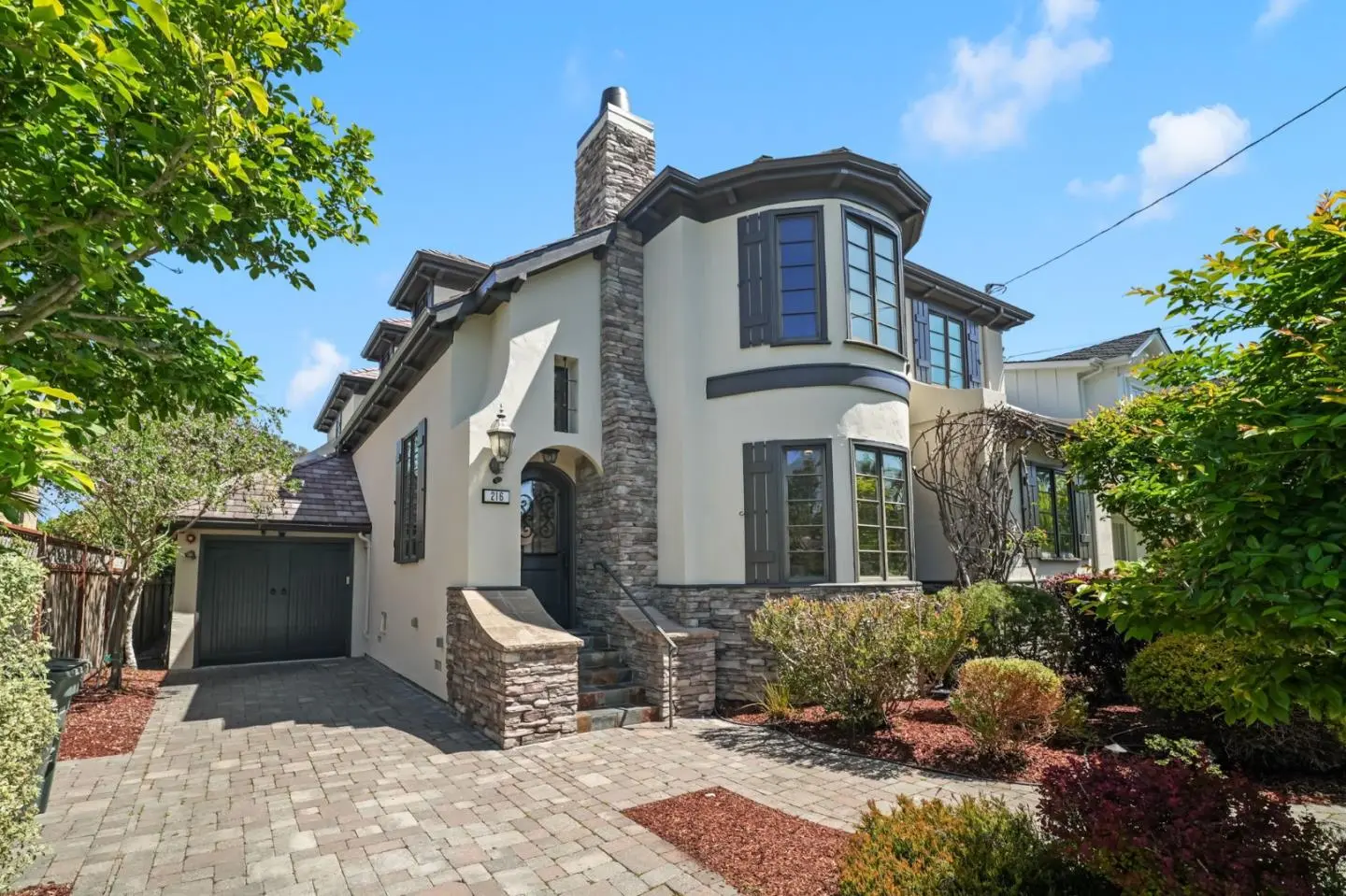 216 Bloomfield Rd, BURLINGAME