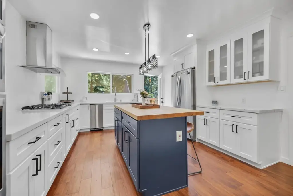 20851 Assiniboine Trl, Los Gatos