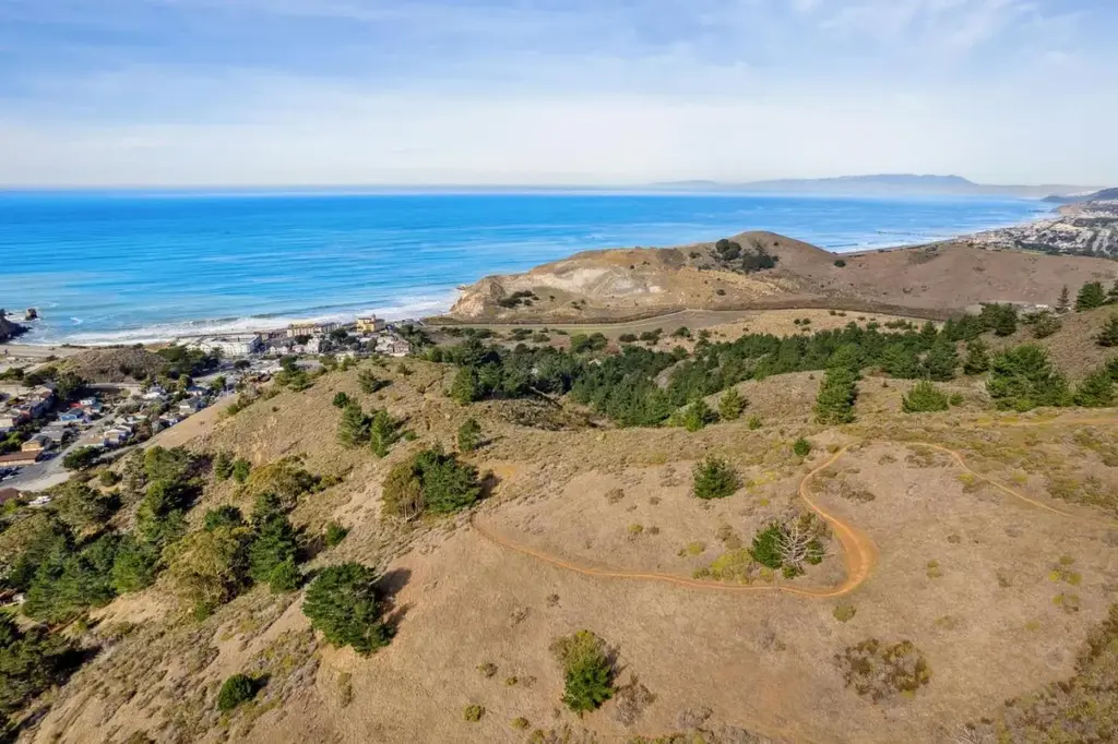 0 Calera Ter, PACIFICA