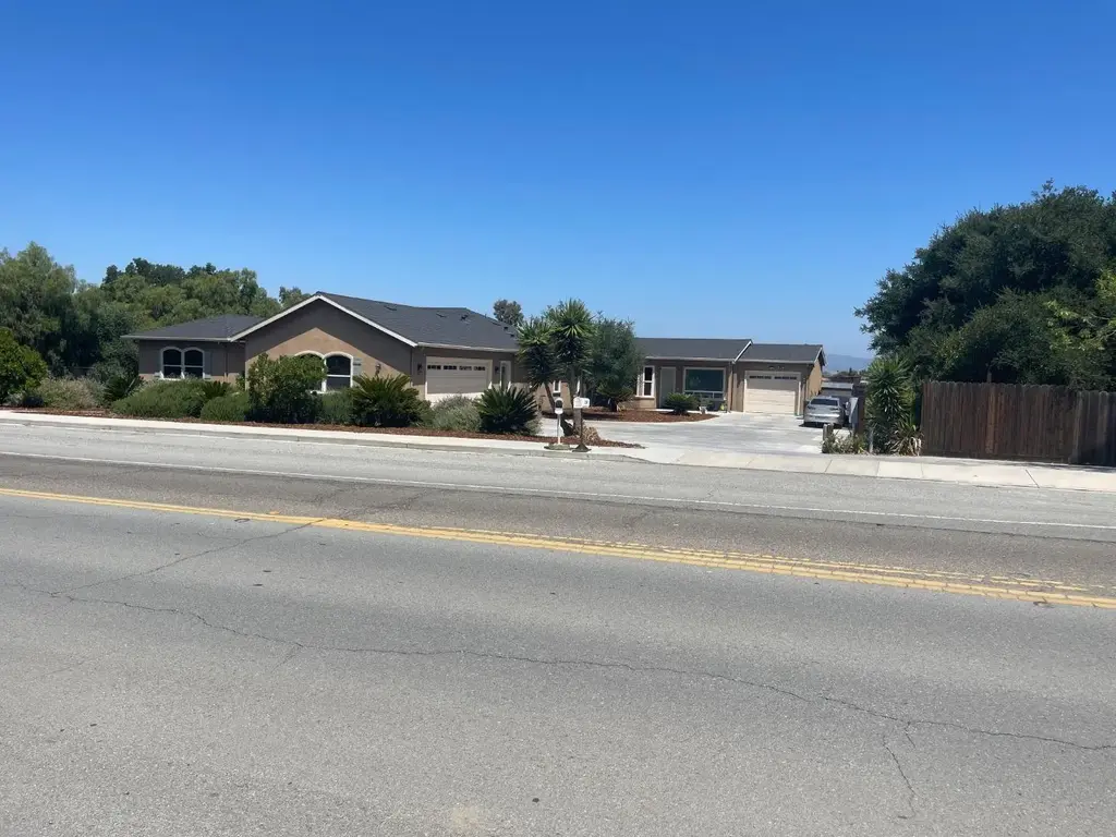1360 Santa Ana Rd, HOLLISTER