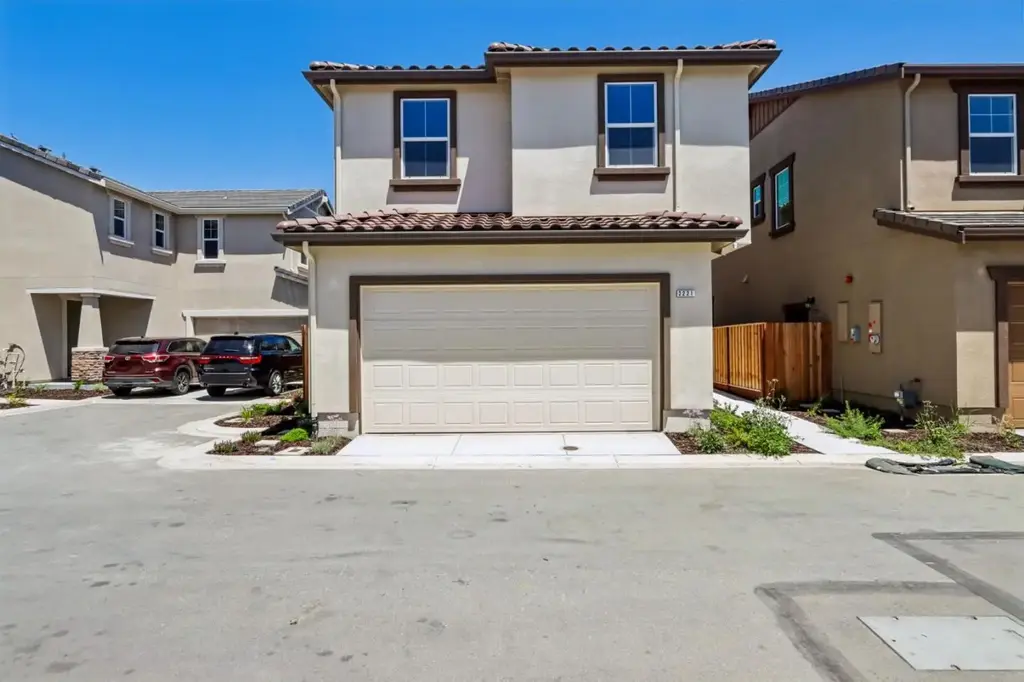 2221 Daisy Dr, HOLLISTER
