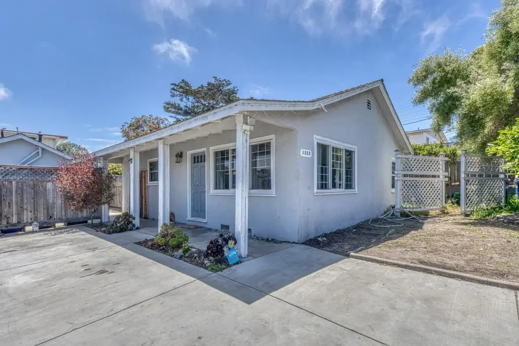 1212 Waring St, SEASIDE
