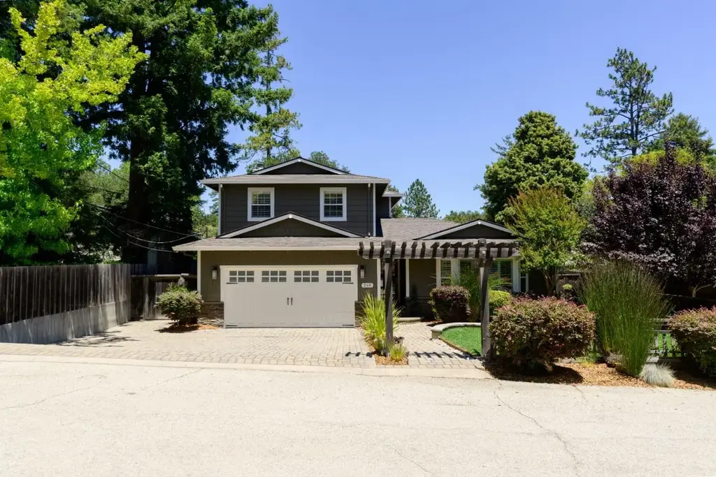 240 Bobs Ln, Scotts Valley