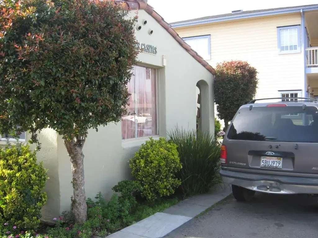 220 Main St, Half Moon Bay