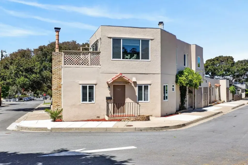 721 9th St, PACIFIC GROVE
