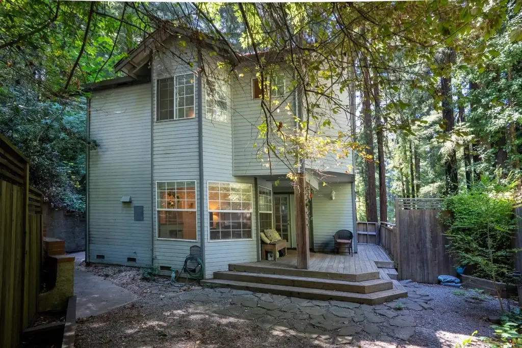 110 Azalea Way, Ben Lomond