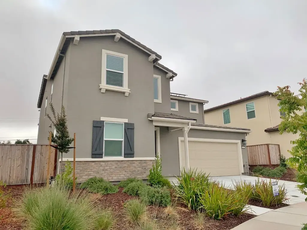 2130 Brighton Dr, HOLLISTER