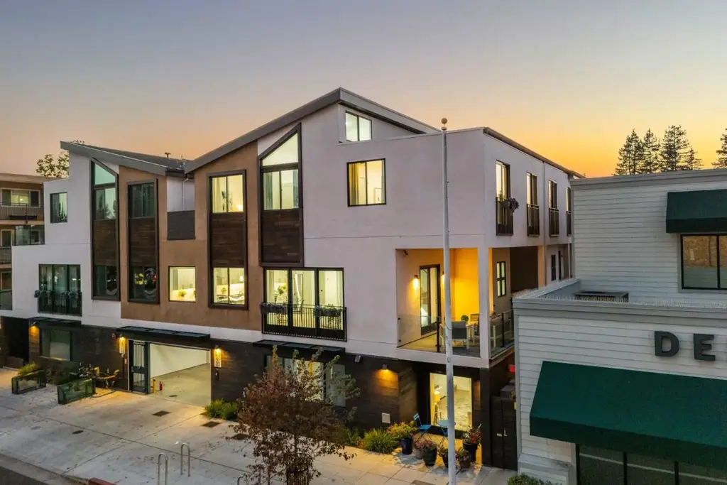 920 Woodside Rd, Redwood City