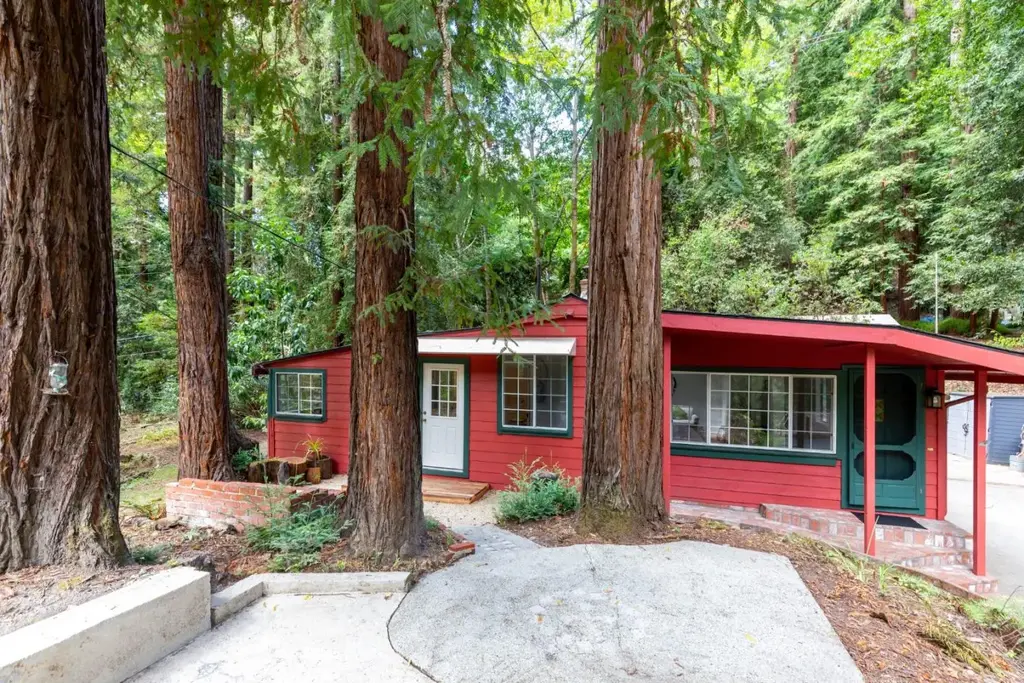 9965 E Zayante Rd, FELTON