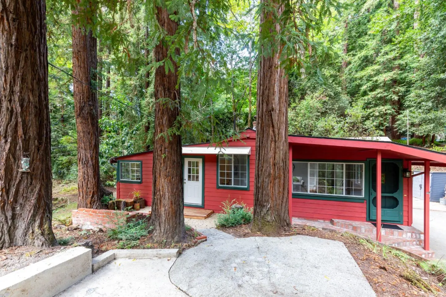 9965 E Zayante Rd, FELTON