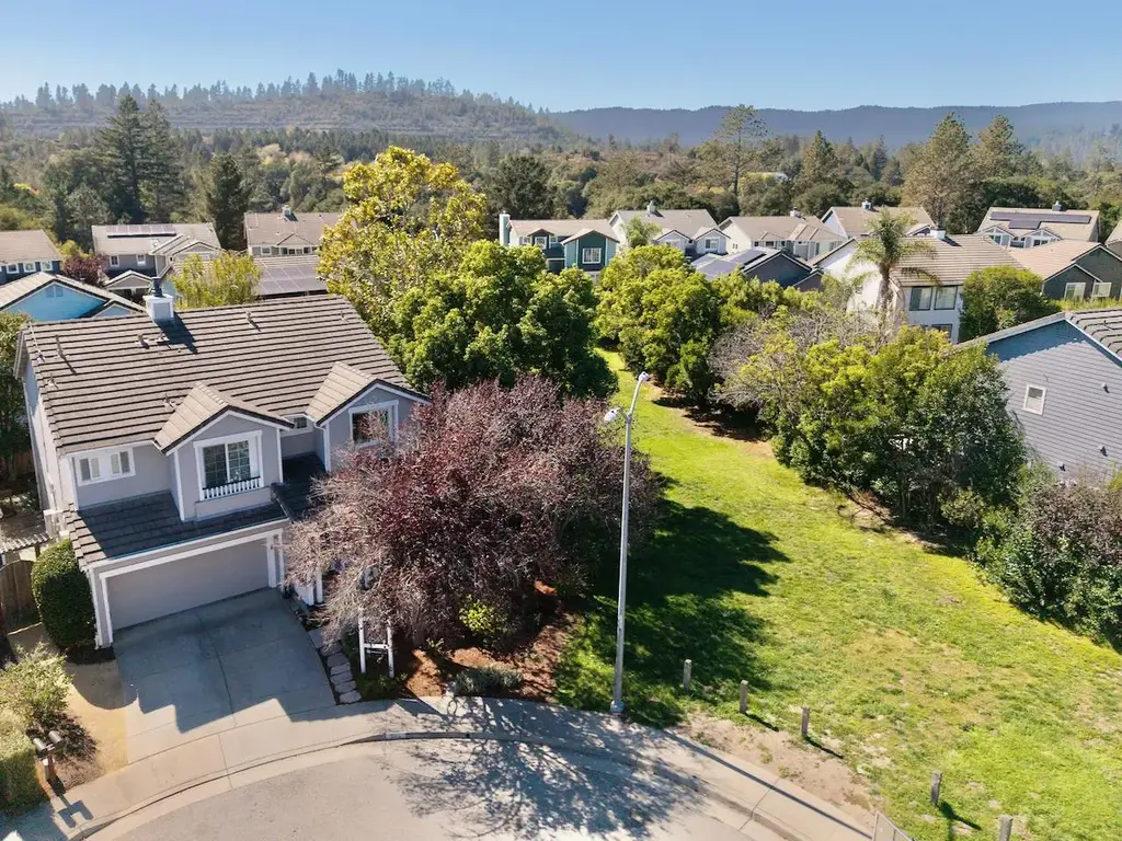341 Piper Cub Ct, Scotts Valley