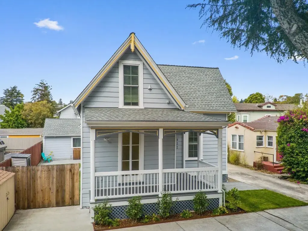 922 Mission St, Santa Cruz