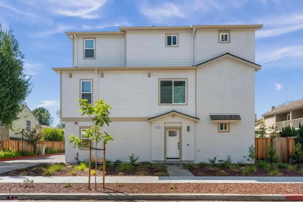 182 W Rincon Ave, CAMPBELL