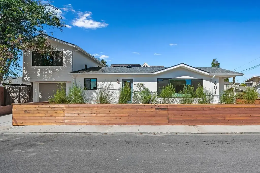 601 Oak Dr, CAPITOLA