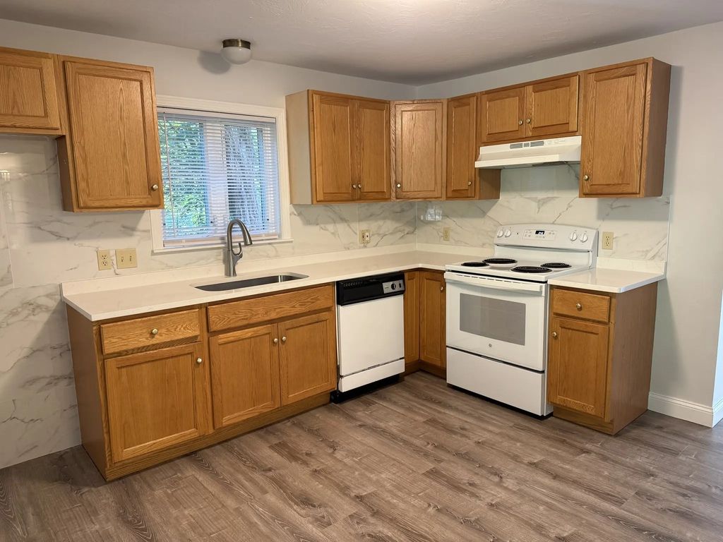 1 Quaker Lane #1, Northbridge
