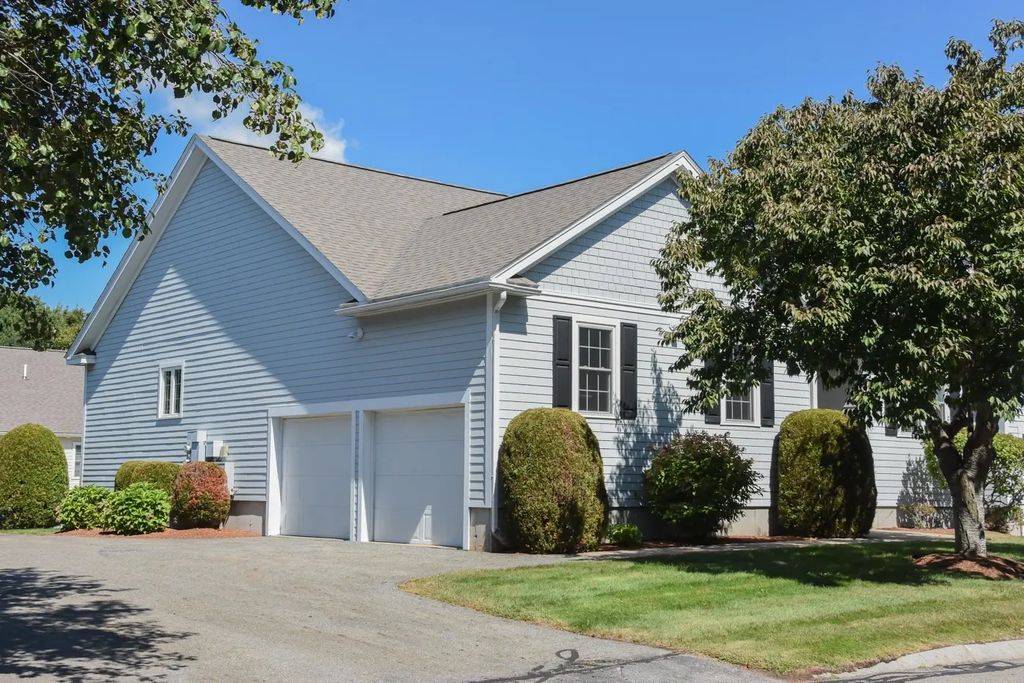 5 Village Ln #5, Methuen