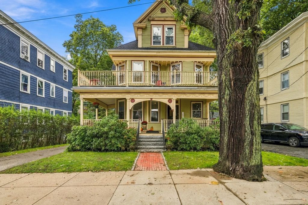 22 Hewlett St #1, Boston