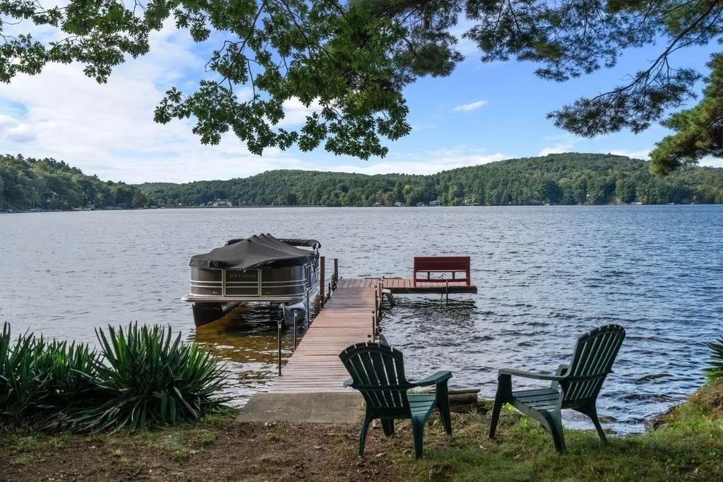 19 Lakeview Dr, Holland