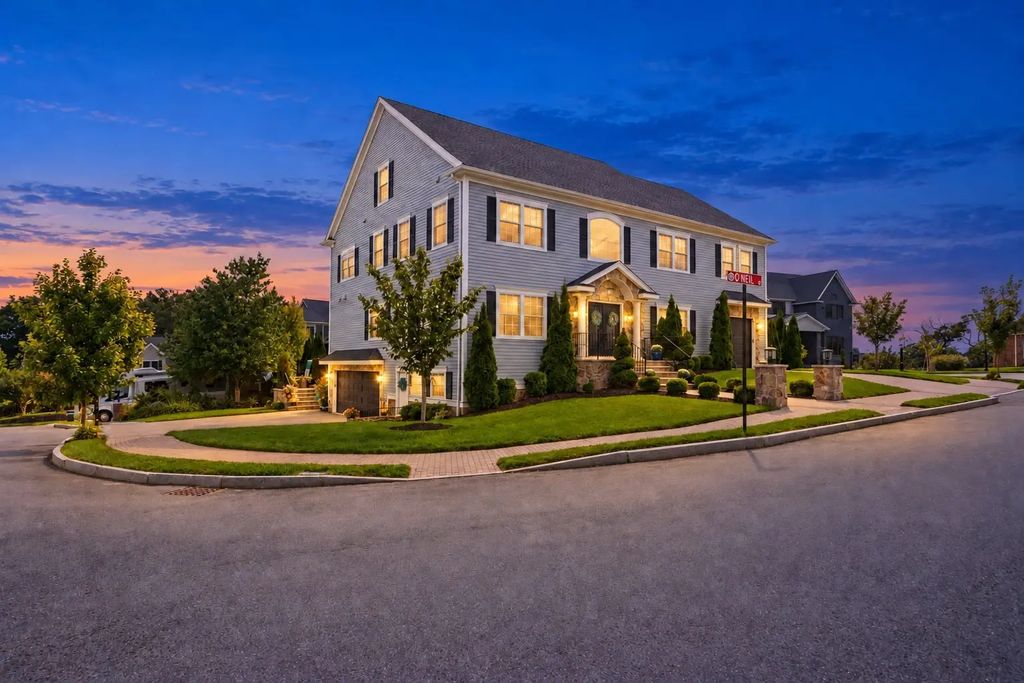 2 Oneil Way, Saugus
