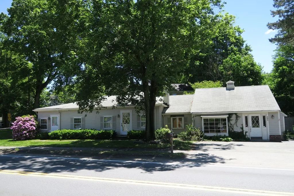 395 Boston Post Rd, Sudbury