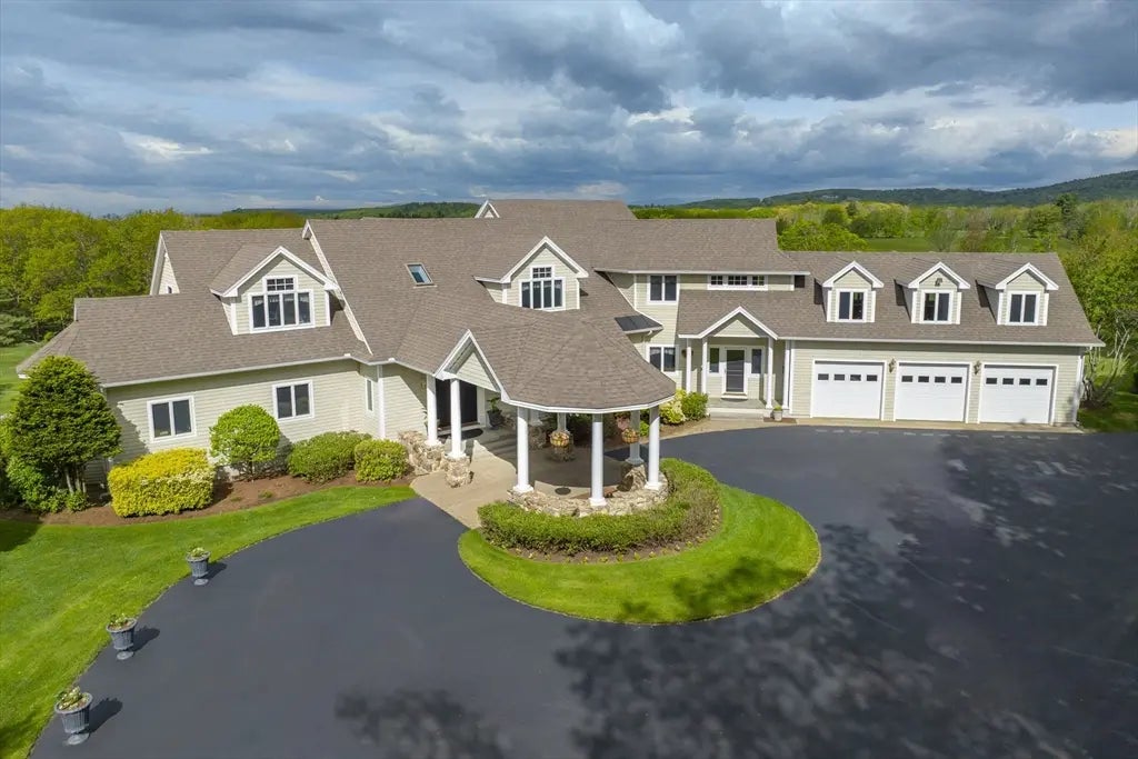 955 Catamount Rd, Pittsfield