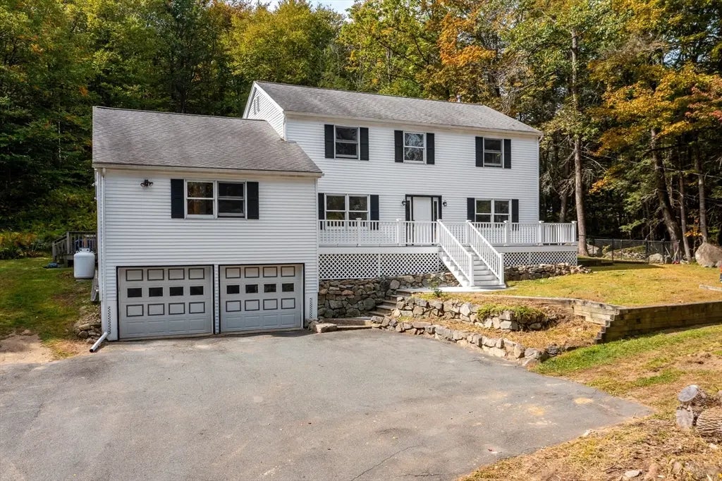 178 Northwest Road, Westhampton