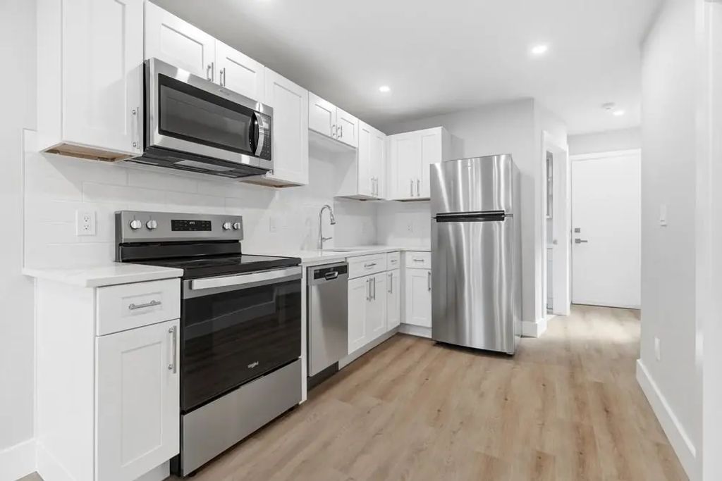 168 Cottage St #302, Boston