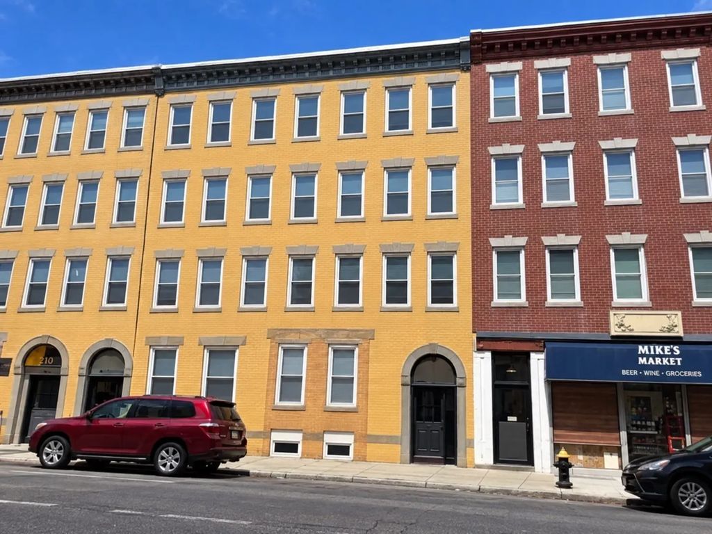 168 Cottage St #302, Boston