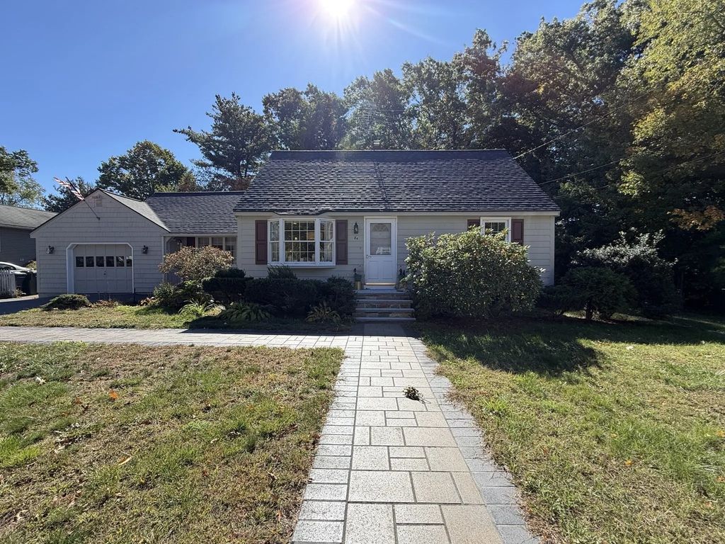 84 Nancy Ave, Dracut