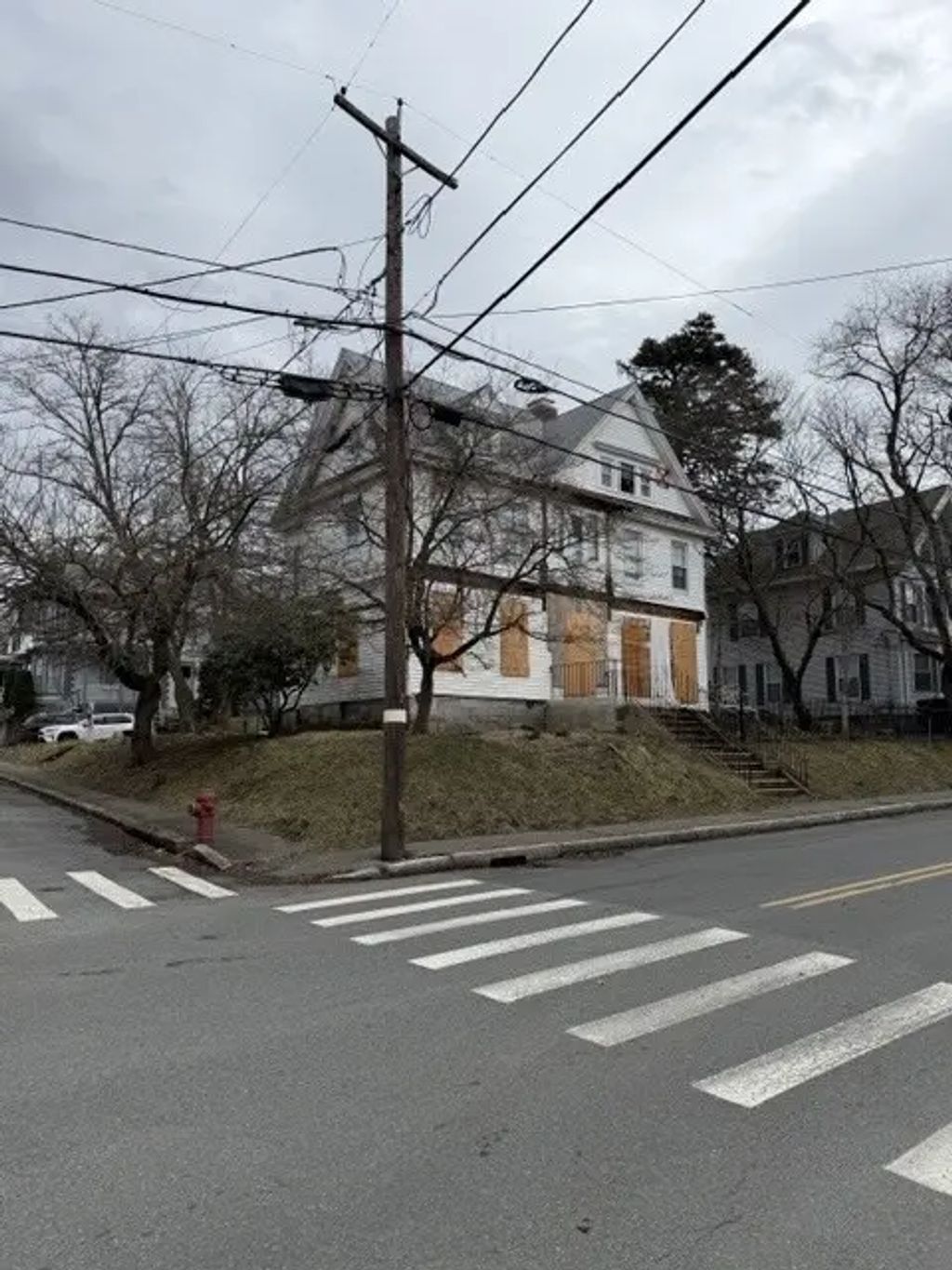 337 Beacon St, Lowell