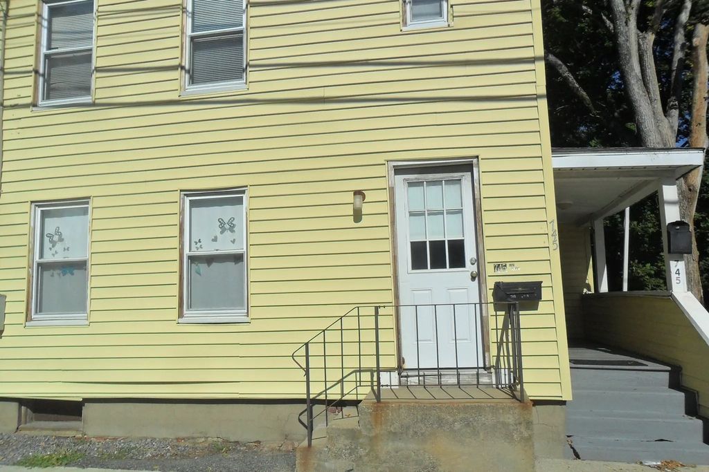 745 Waverley St #1, Framingham