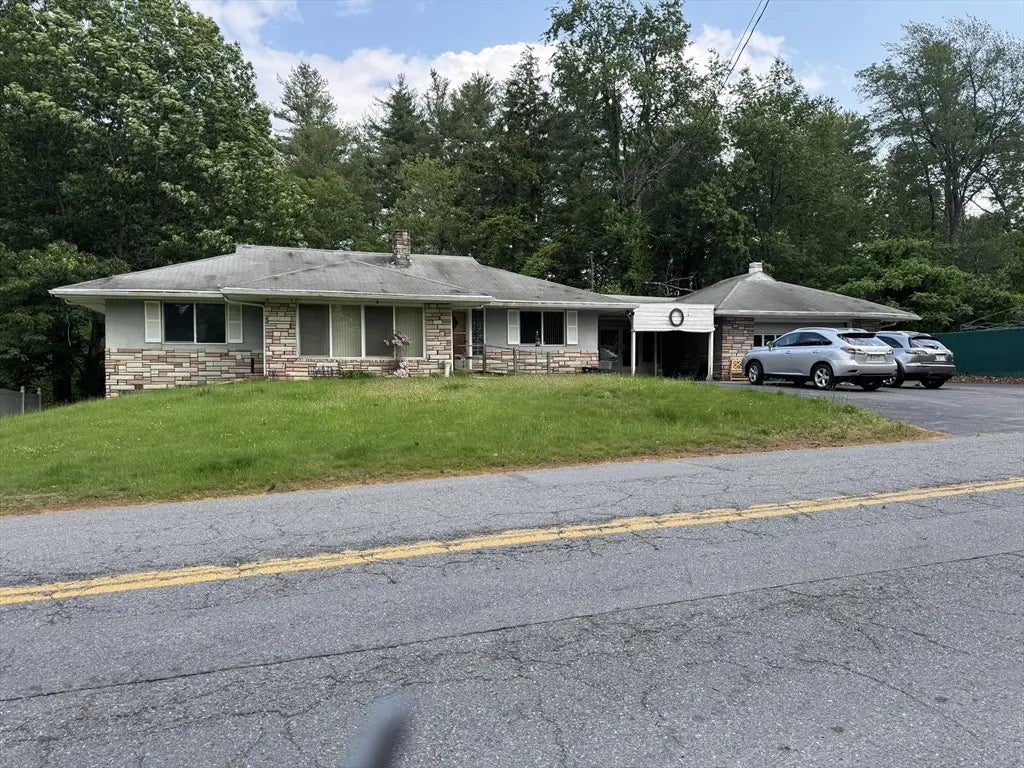 665 Townsend St, Fitchburg