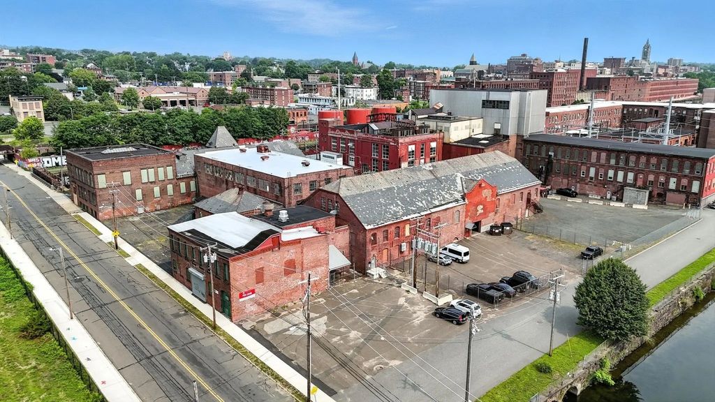 81 Sargeant St, Holyoke