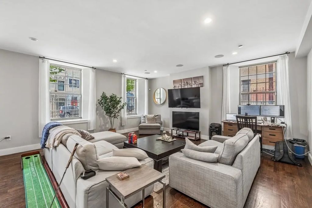 225 Dorchester Street #27, Boston