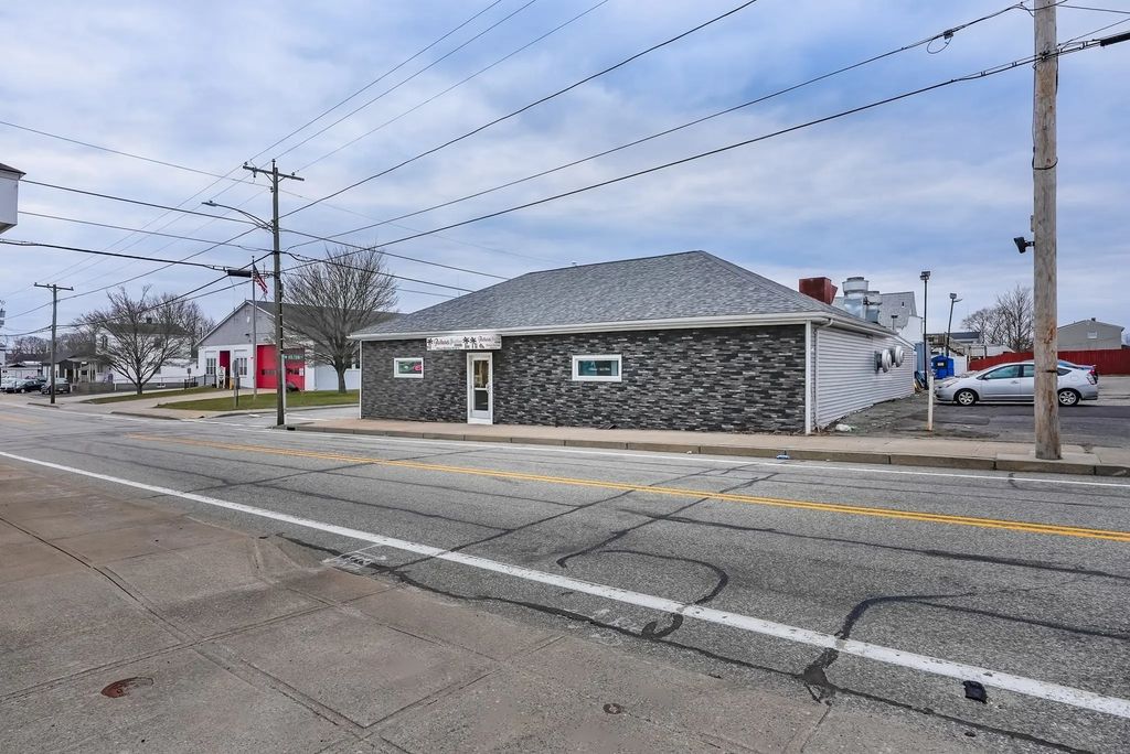 77 Main Road, Tiverton