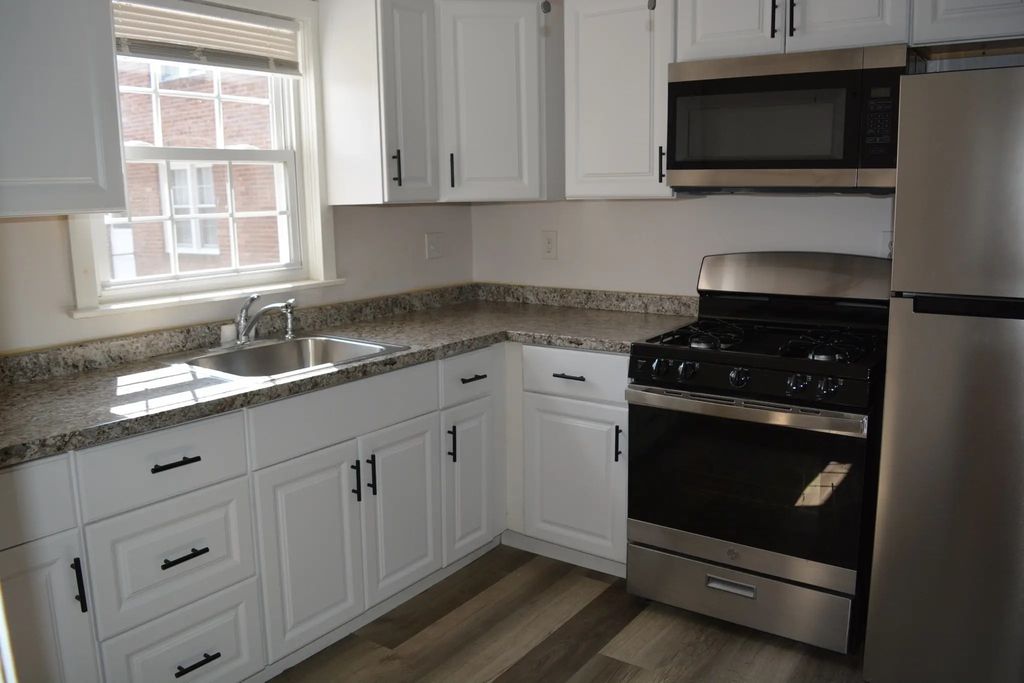 71 Colony Rd #1b, West Springfield