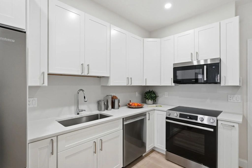 66 Tileston St #102, Everett