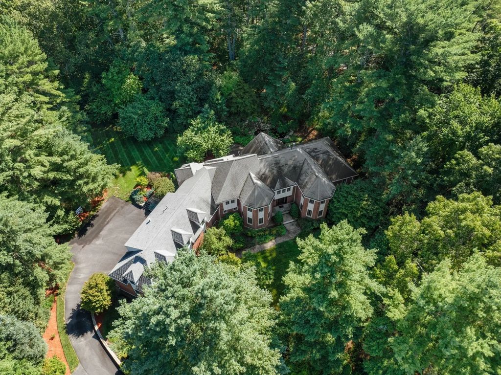 24 Davis Rd, Carlisle