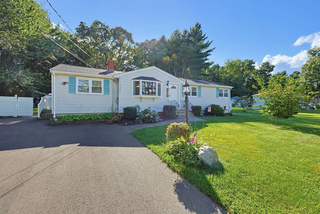 8 Pontiac Rd, Walpole