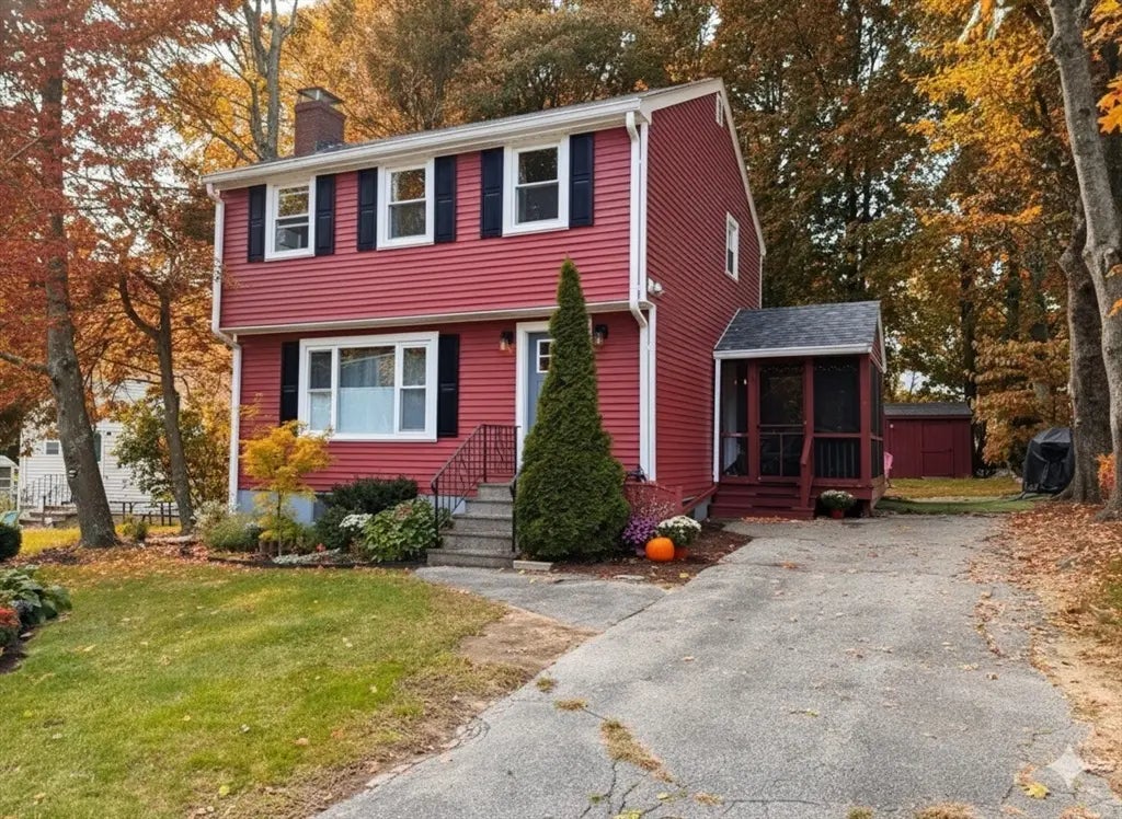 11 Springwood Ave, Stoughton