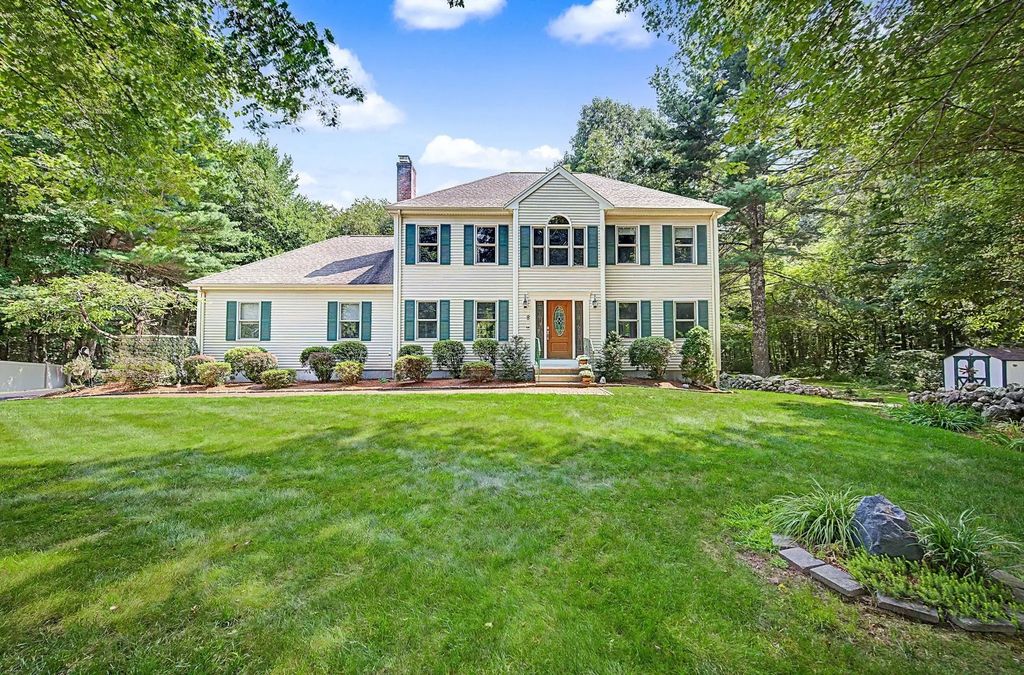 8 Vincent Rd, Mendon